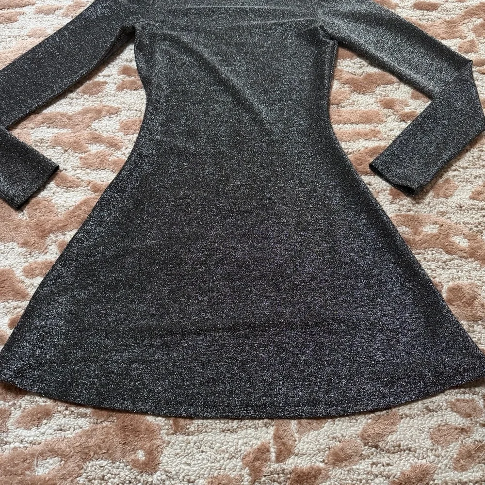 Reformation Riley Silver Metallic Long Sleeve Mini Dress – XS - Picture 4 of 7